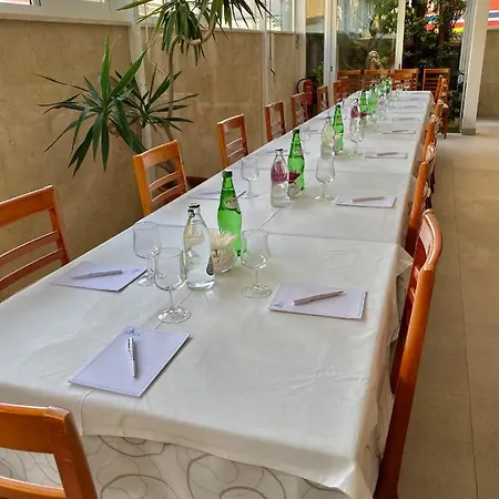Amoros Hotel